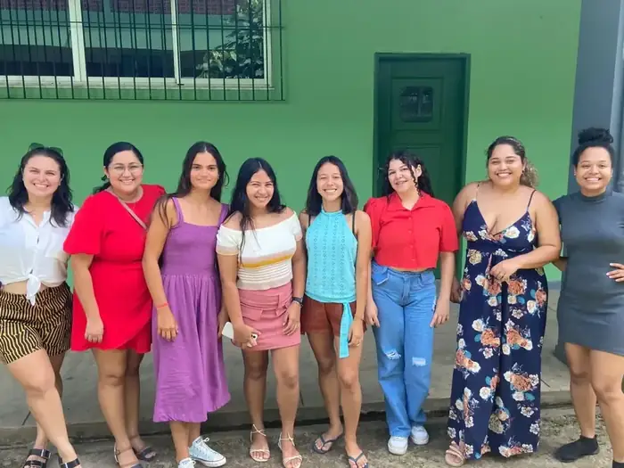 Grupo de participantes e voluntárias do Instituto ARIA